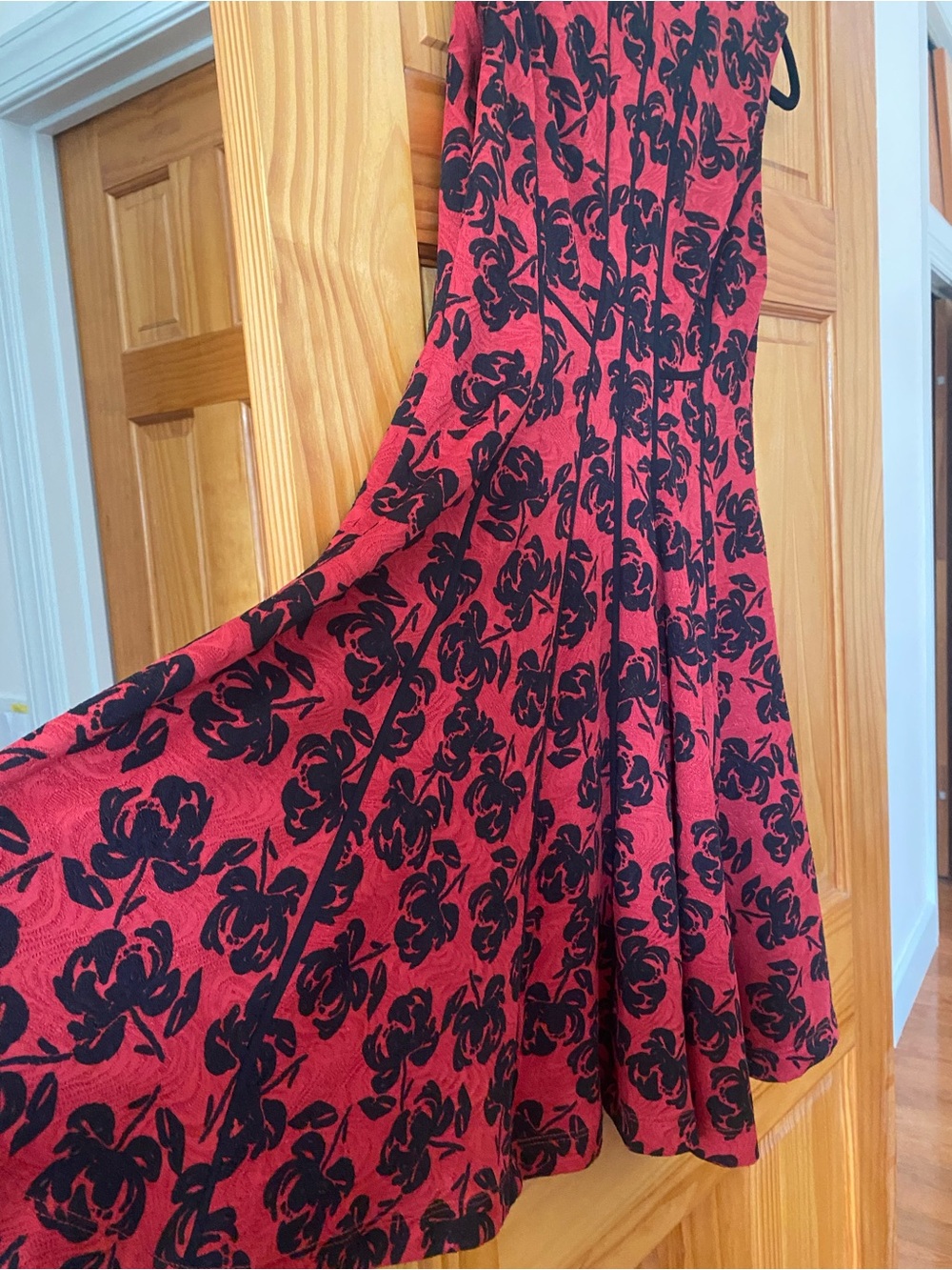 Gabby Skye Red Black Floral Fit & Flare Dress Sleeveless Size 8 Cocktail